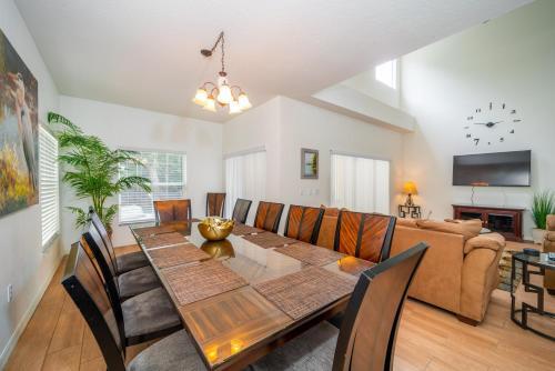 1219 Gorgeous Home W/3-master's*games Rm*themed Rm