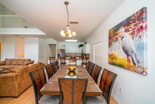1219 Gorgeous Home W/3-master's*games Rm*themed Rm