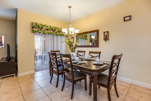 Sun Kissed 4 Bdm Townhome With Pool Townhouse
