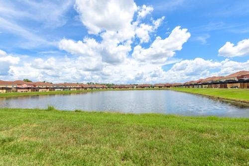 Sun Kissed 4 Bdm Townhome With Pool Townhouse