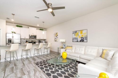South Facing Pool - Storey Lake Townhome Townhouse