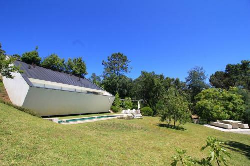 Slope Design Villa - Luxurious Architecture Villa
