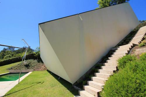 Slope Design Villa - Luxurious Architecture Villa