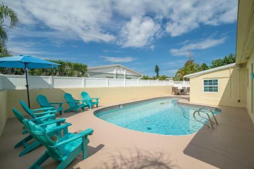 Family Getaway Pool Patio Fire Pit Walk To The Beach