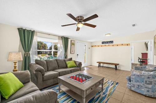 Family Getaway Pool Patio Fire Pit Walk To The Beach