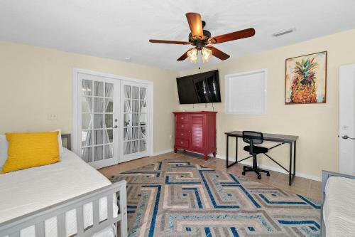 Family Getaway Pool Patio Fire Pit Walk To The Beach