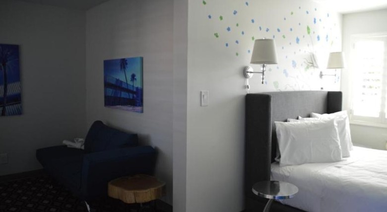 Hotel University Inn & Suites