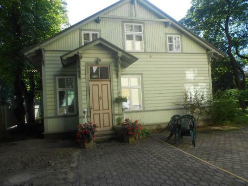 Hostal Poska Villa Guesthouse