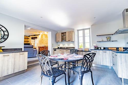 Villa Avec Piscine Sur Le Domaine D'un Ch�teau