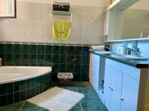 Ma Villa Proven�ale 2 Options Location