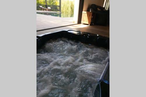 Un Petit Coin de Bali Avec Spa Et Piscine Priv�s