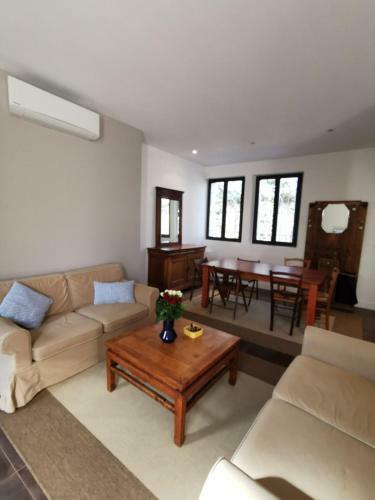 Villa Bagatelle Carqueiranne With Its Pool