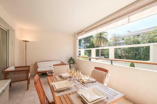 Pleasant 2 Bedroom Apartment With Pool