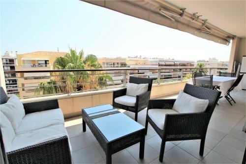 Fully Equipped Apartment With Large Terrace Lounge Area