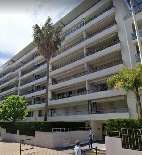 Fully Equipped Apartment With Large Terrace Lounge Area