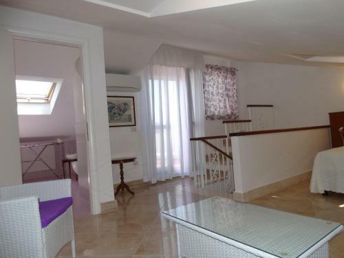 Silenzi Holiday Home