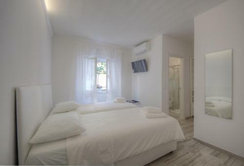 Hostal Rione San Carlo