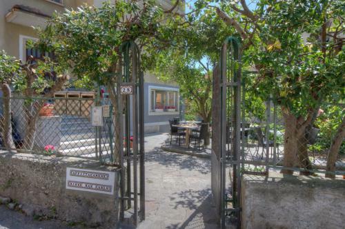 Hostal Rione San Carlo