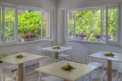 Hostal Rione San Carlo