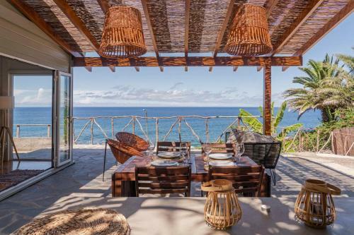 A Hideaway By The Sea Casa Da Rocha De Baixo