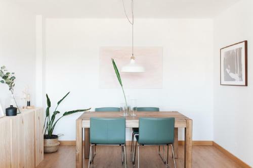 Cozy Panoramic Apartment Near Metro Station