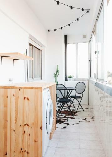 Cozy Panoramic Apartment Near Metro Station