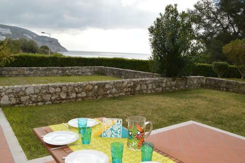 Amazing Beach & Pool Apartment With Garden