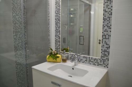 Amazing Beach & Pool Apartment With Garden