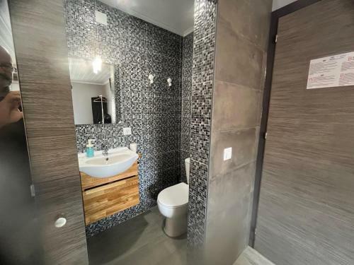 Sun House - Near Sintra - Triple Rooms - Kitchen - Pool
