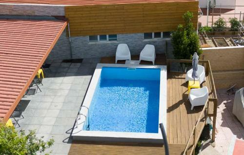 Sun House - Near Sintra - Triple Rooms - Kitchen - Pool