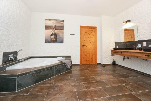 Ruhe Unter Reet - Haus Mit Sauna & Kamin Im Gr�nen