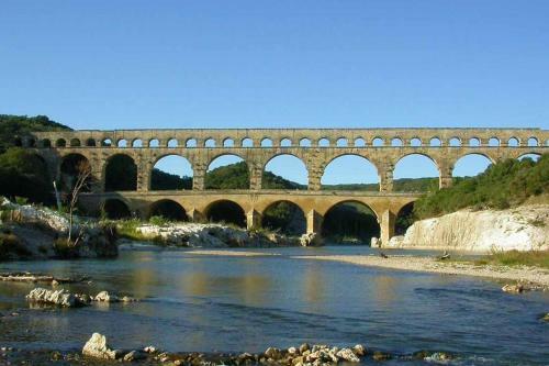 Le Charme D'un Authentique Mazet Au Pont Du Gard