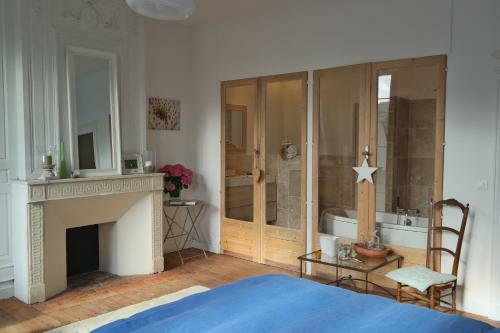 Hostal Maison De Ma�tre Elegia
