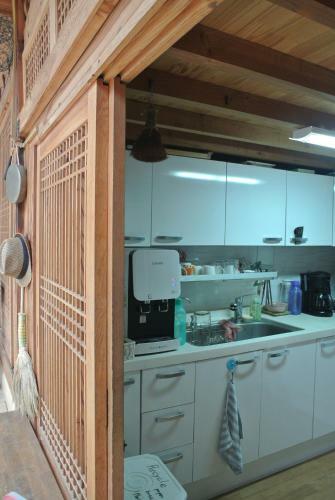 Hostal Namhyeondang Hanok Guesthouse