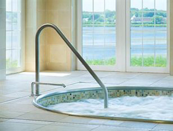 Newport Beach Hotel & Suites