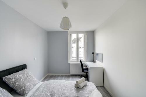 Chic And Spacious Apart With Parking