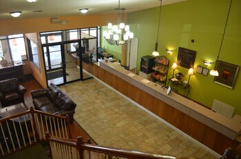 Summit Inn Hotel & Suites