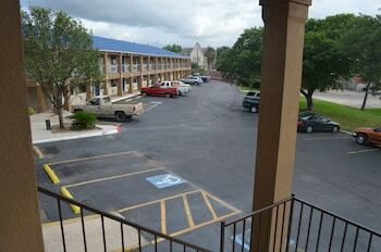 Summit Inn Hotel & Suites