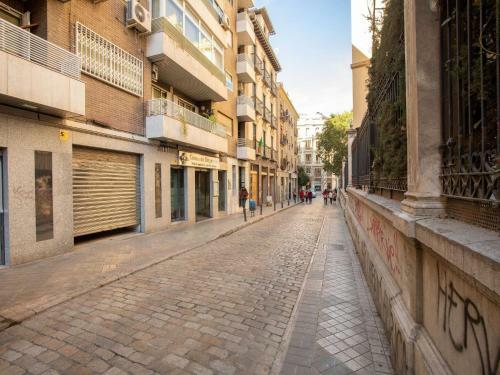 Spacious Apartment In Granada Near The Centre
