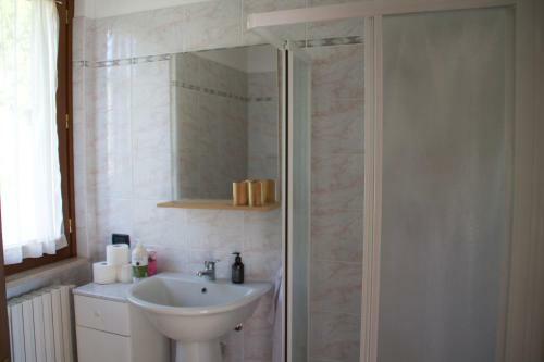 Apartamento New Casa Cecilia, 2 Bedrooms, Lake View, Pool