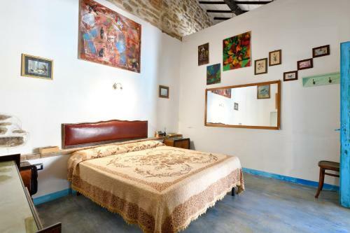 La Pergola (old House)