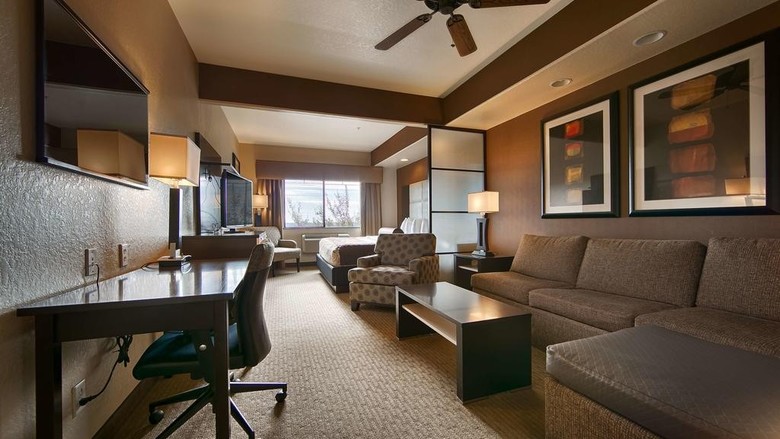 Best Western Plus Atrea Hotel And Suites