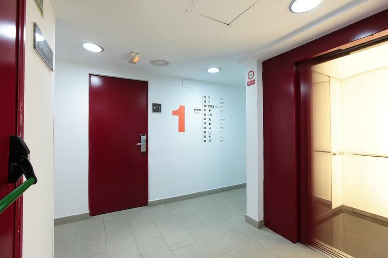 Center Valencia Youth Hostel