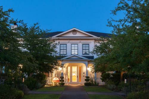 Hotel Macarthur Place Inn & Spa