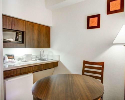 Hotel Comfort Suites - Weston