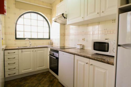 Vau Costa Beach Apartment With Pool!