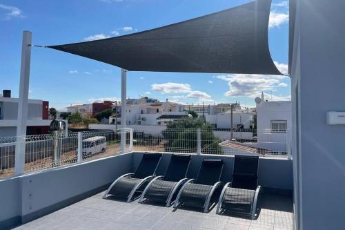 Spacious Villa. Large Rooftop. 4 Bedroom Sleeps 8