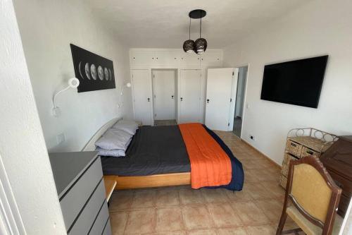 Spacious Villa. Large Rooftop. 4 Bedroom Sleeps 8