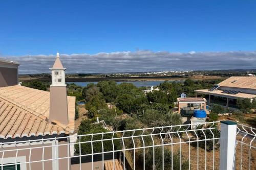 Spacious Villa. Large Rooftop. 4 Bedroom Sleeps 8
