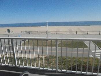 Hotel Surfside Oceanfront Inn & Suites